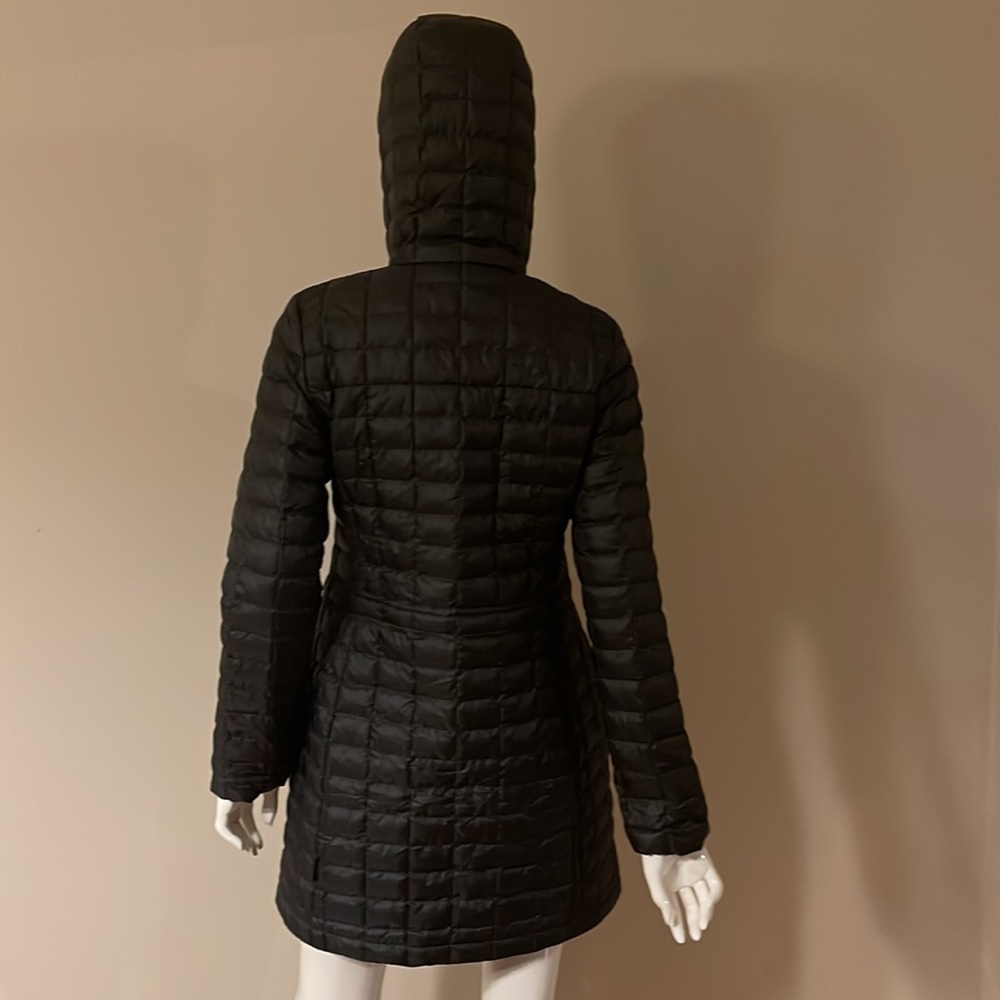 The North Face Women's Eco Thermoball Parka 2, Medium - Picture 3 of 17